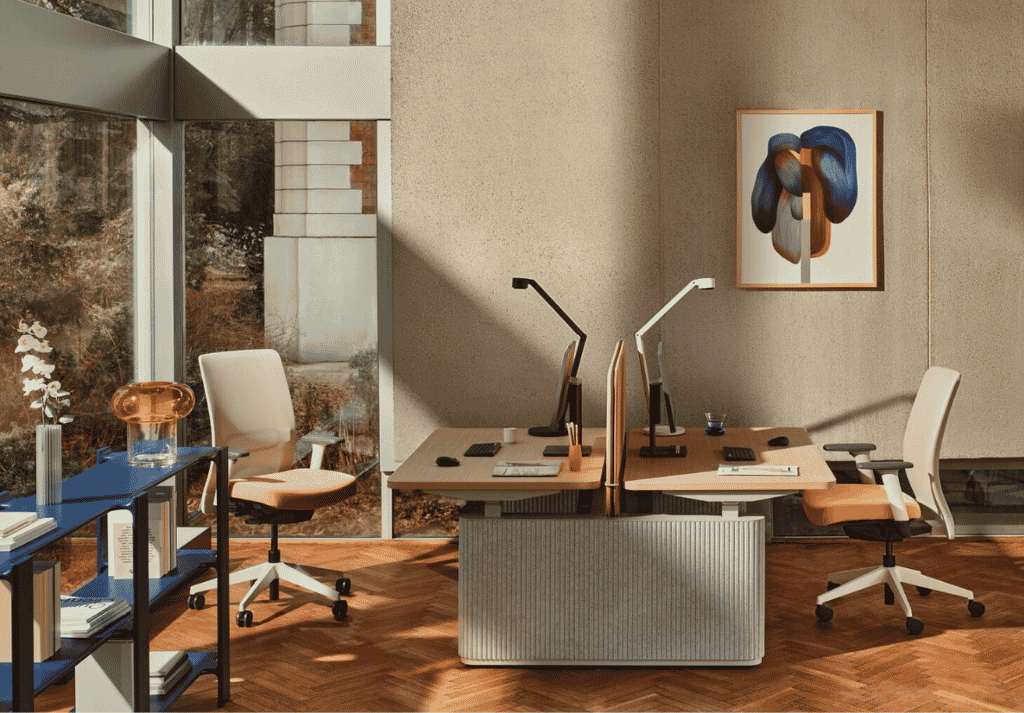 Height adjustable office desk supporting flexible and ergonomic working